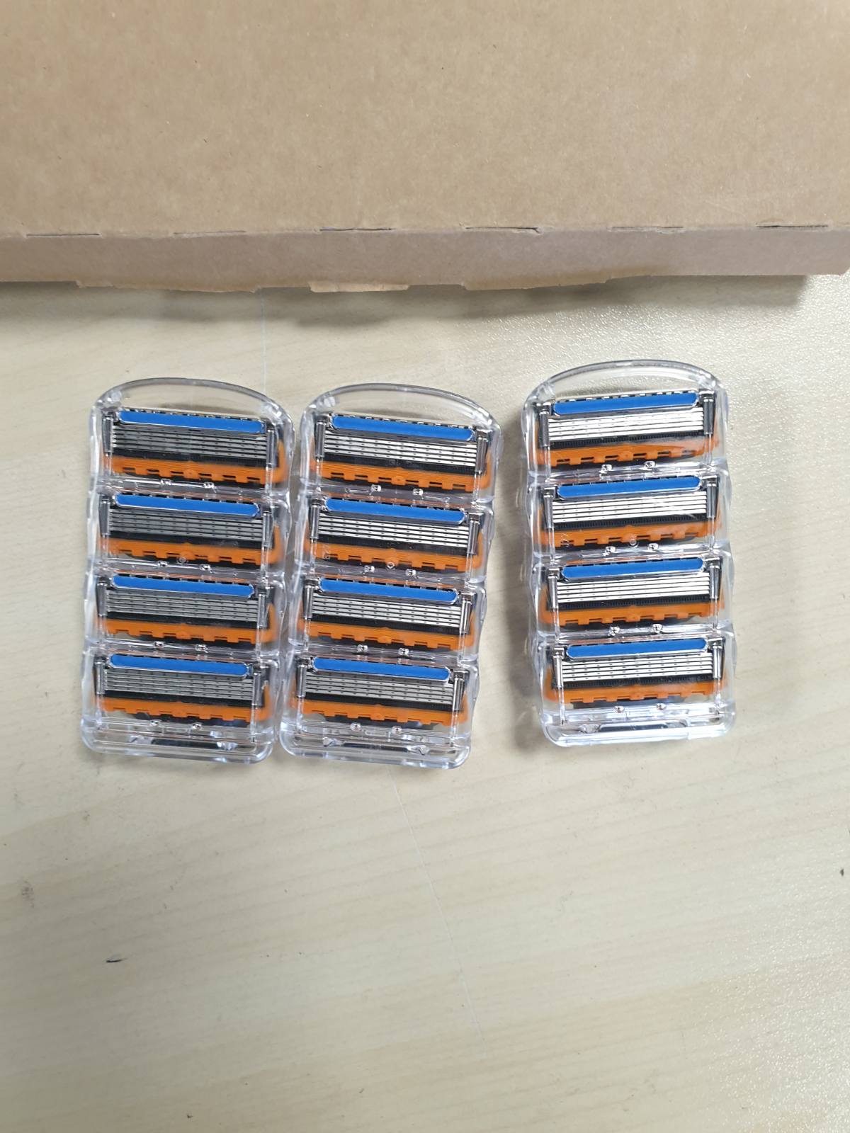 289626 - GILLETTE Brisqe Rroje Fusion 5 për Meshkuj | Pako me 12 Copë | Rrip për Qafën