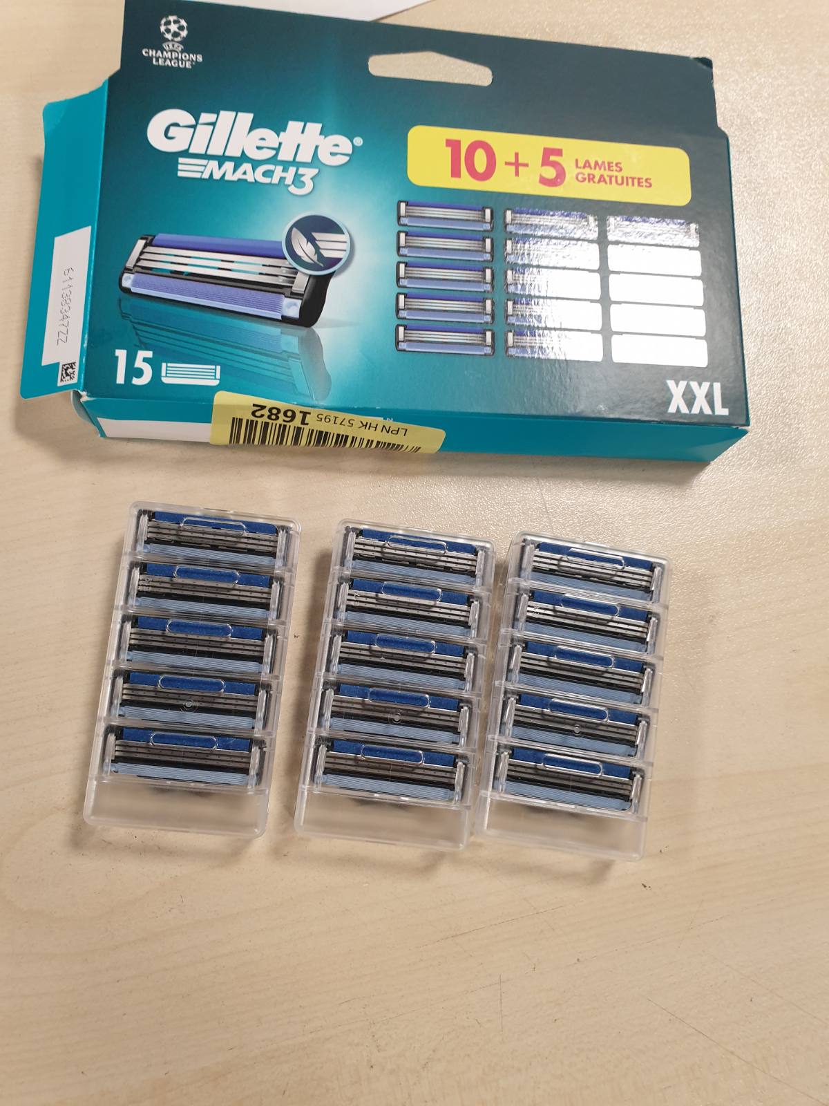 289802 - GILLETTE Brisqe rroje Mach 3 për meshkuj, pako me 15 copë