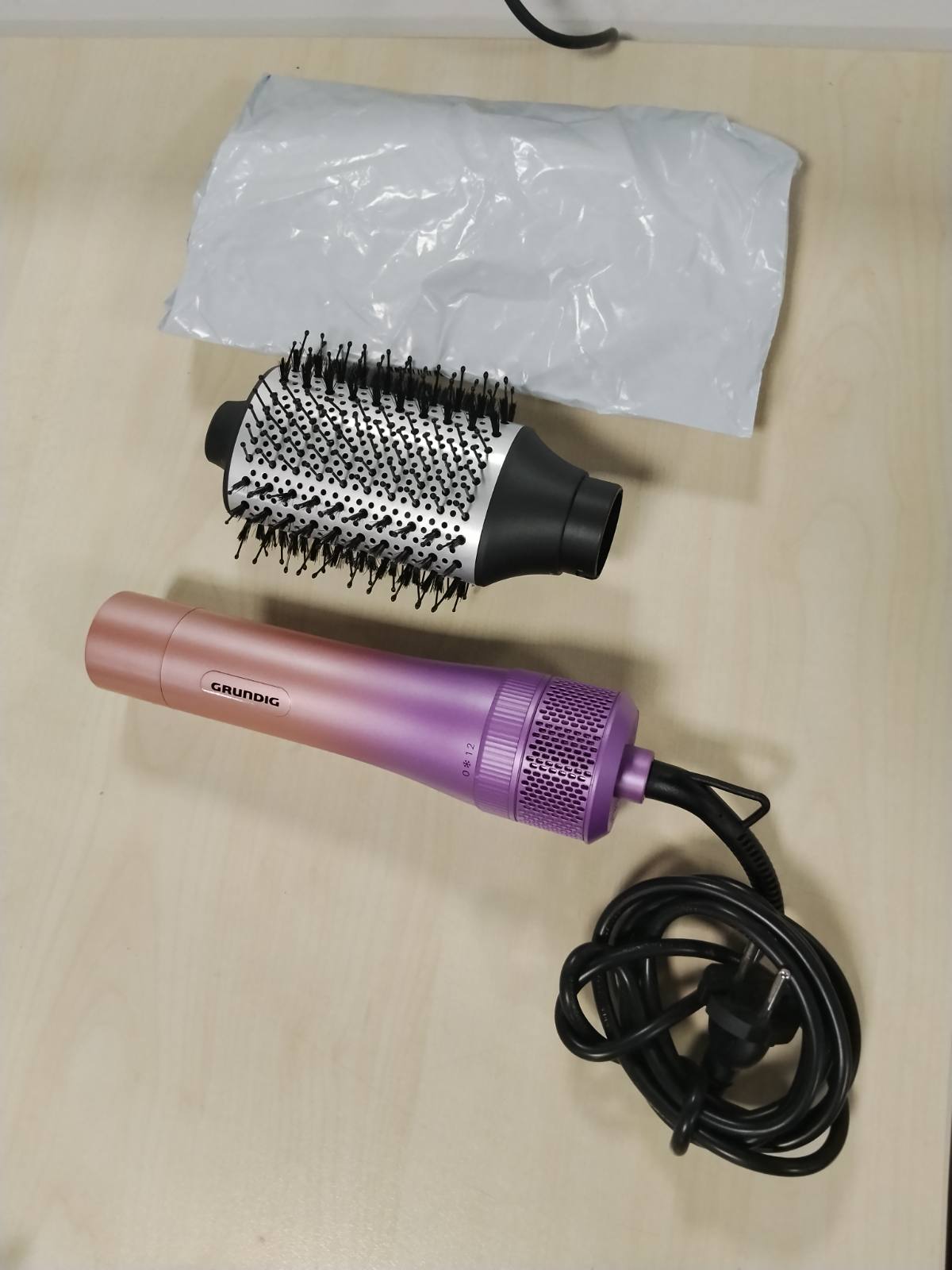 289859 - GRUNDIG HS 6482 Stilizues për Vëllim dhe Kaçurrela, Furçë me Ajër të Nxehtë, 1200 W, Rozë/Vjollcë