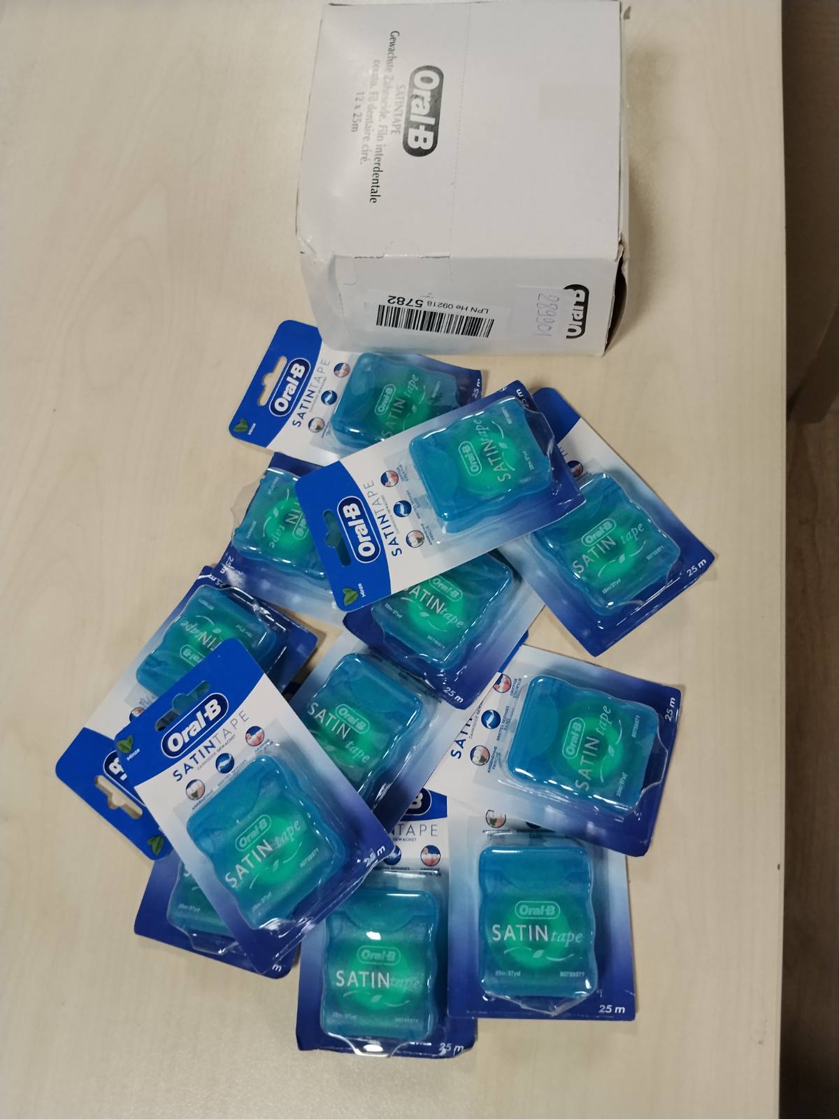 289901 - ORAL-B Satin Tape Fije Dentare me Shije Mente 12 copë