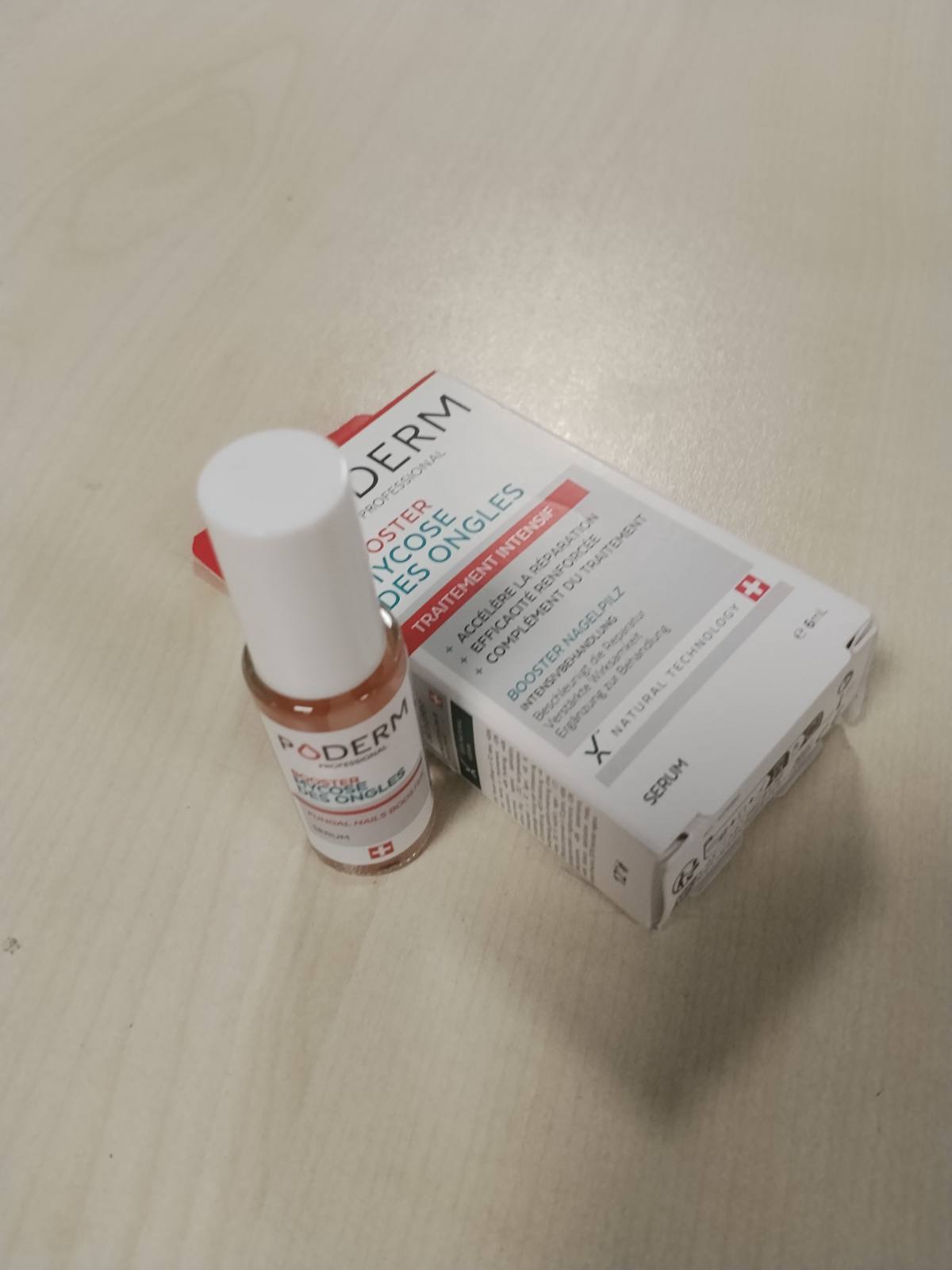 289938 - PODERM - PËRFORCUES I TRAJTIMIT TË KËRPUDHAVE TË THONJVE, 15ml, për infeksione të forta kërpudhore, kujdes profesional për këmbët/duart, prodhuar në Zvicër, pa ngjyrë