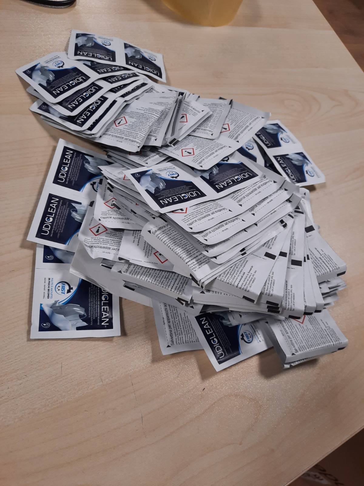 289955 - UDICLEAN 200 peceta pastrimi për aparate dëgjimi, të mbështjella individualisht, me tharje të shpejtë dhe të lagura, heqin djersën, dyllin e veshit dhe papastërtinë