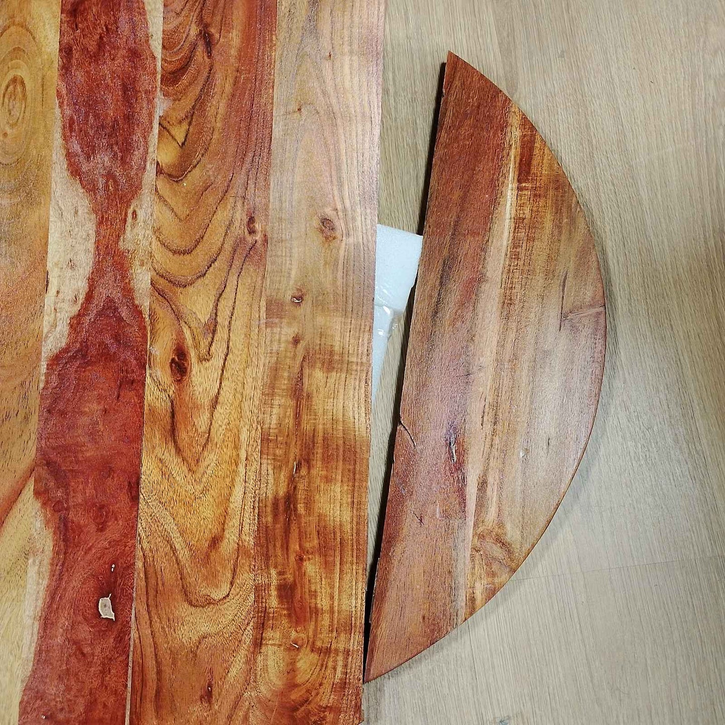 291146 - VIDA XL Tavolinë anësore 60x cm prej druri të fortë, akacie dhe gize