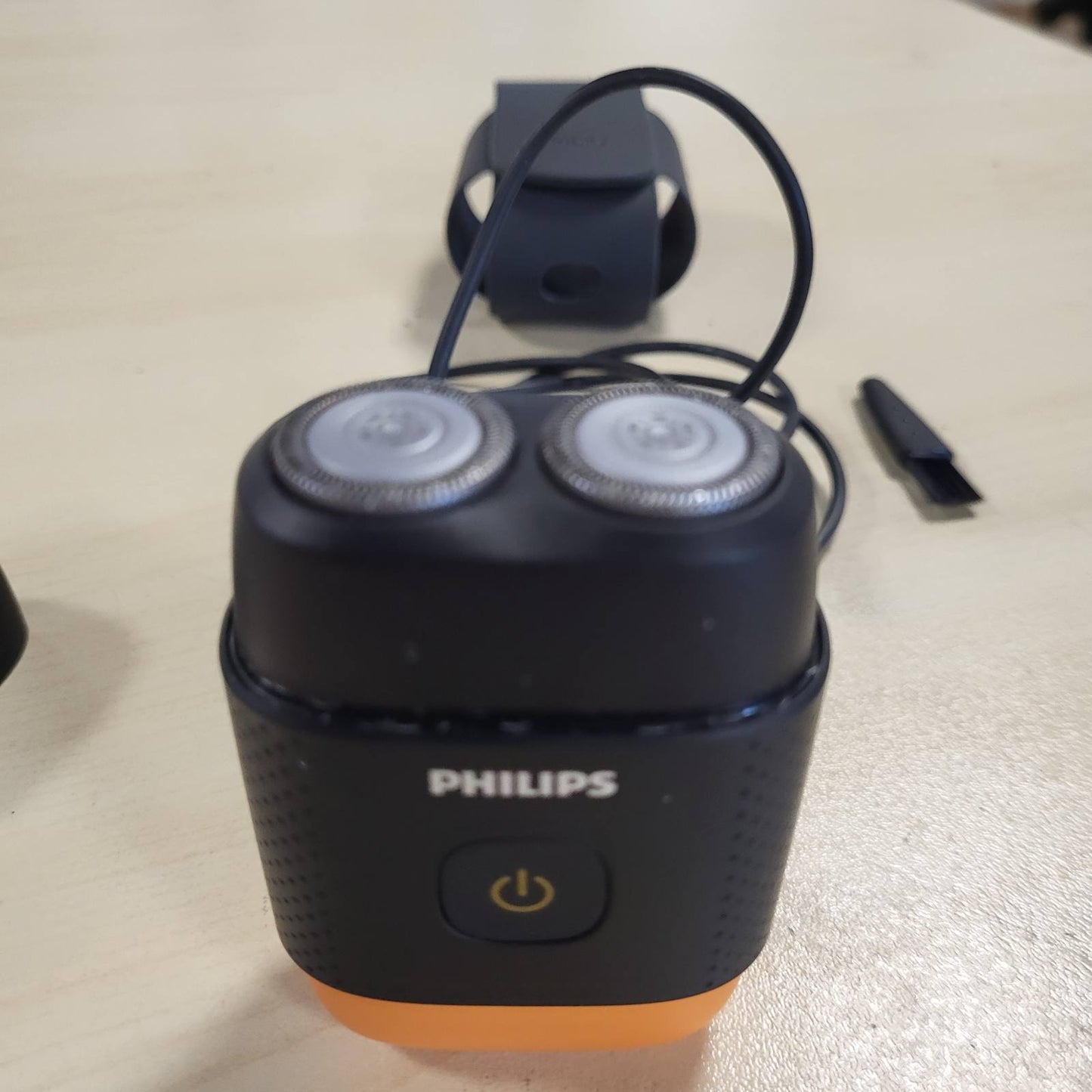 292220 - PHILIPS Makinë rroje Seria 500, elektrike dhe kompakte, ngritje & prerje, tehe precize çeliku, koka lundruese 3D, çantë udhëtimi, Modeli S595/05