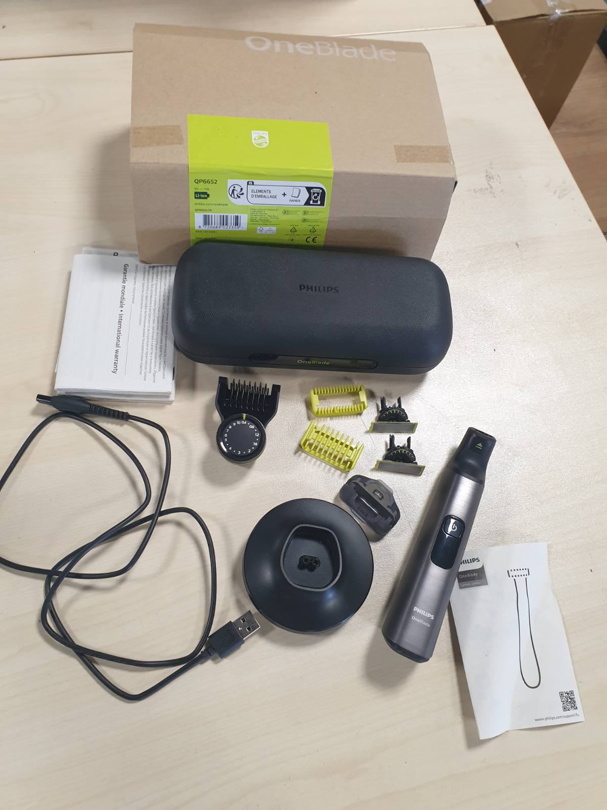 292274 - PHILIPS OneBlade Pro 360 (QP6652/30) - Makinë Elektrike Rroje për Fytyrën dhe Trupin, 2 Tehe 360, Krehër Preciz, 2 Shtojca Trupi, Çantë Udhëtimi, Stacion Karikimi