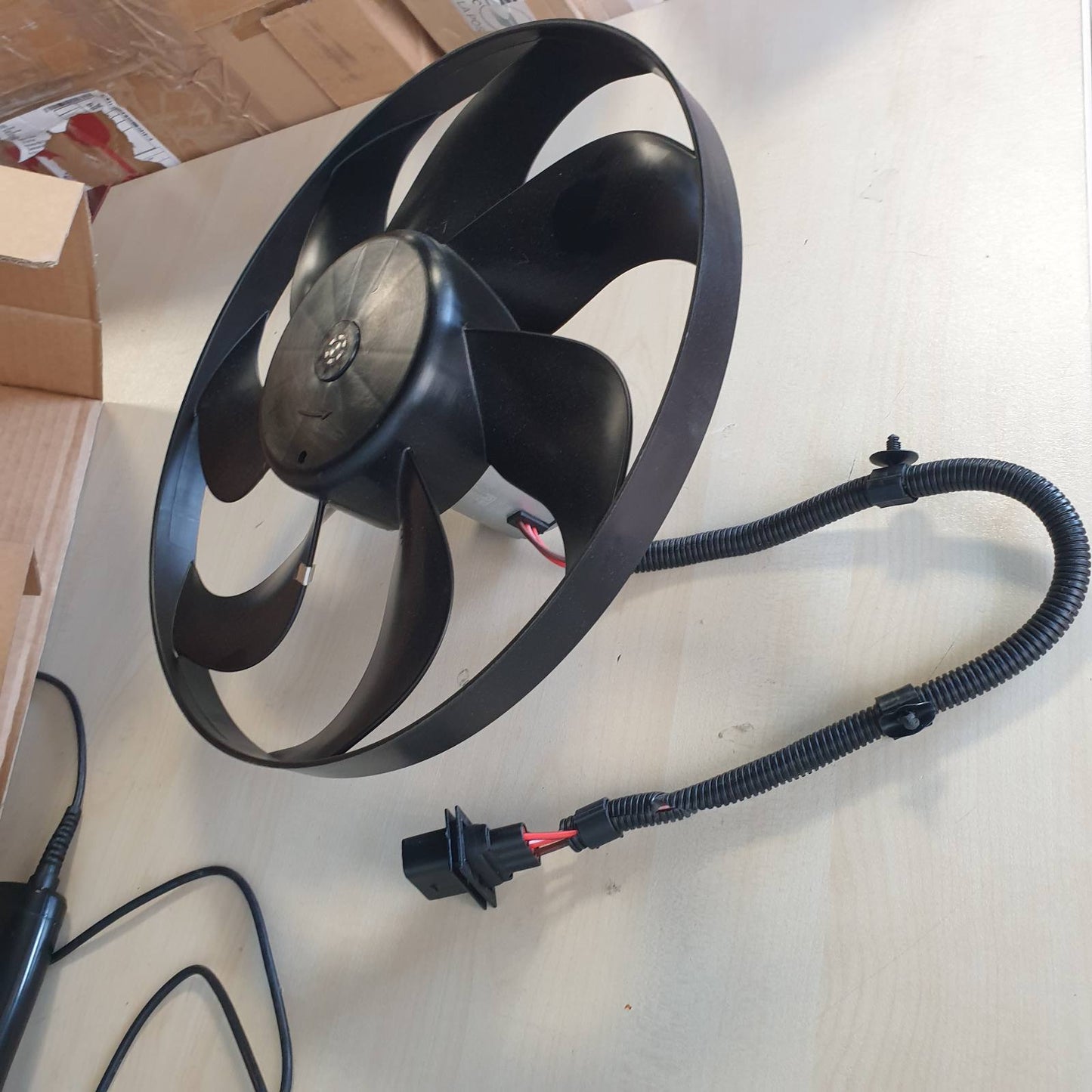 292649 - FEBI BILSTEIN Ventilator radiatori 14742, 1 copë