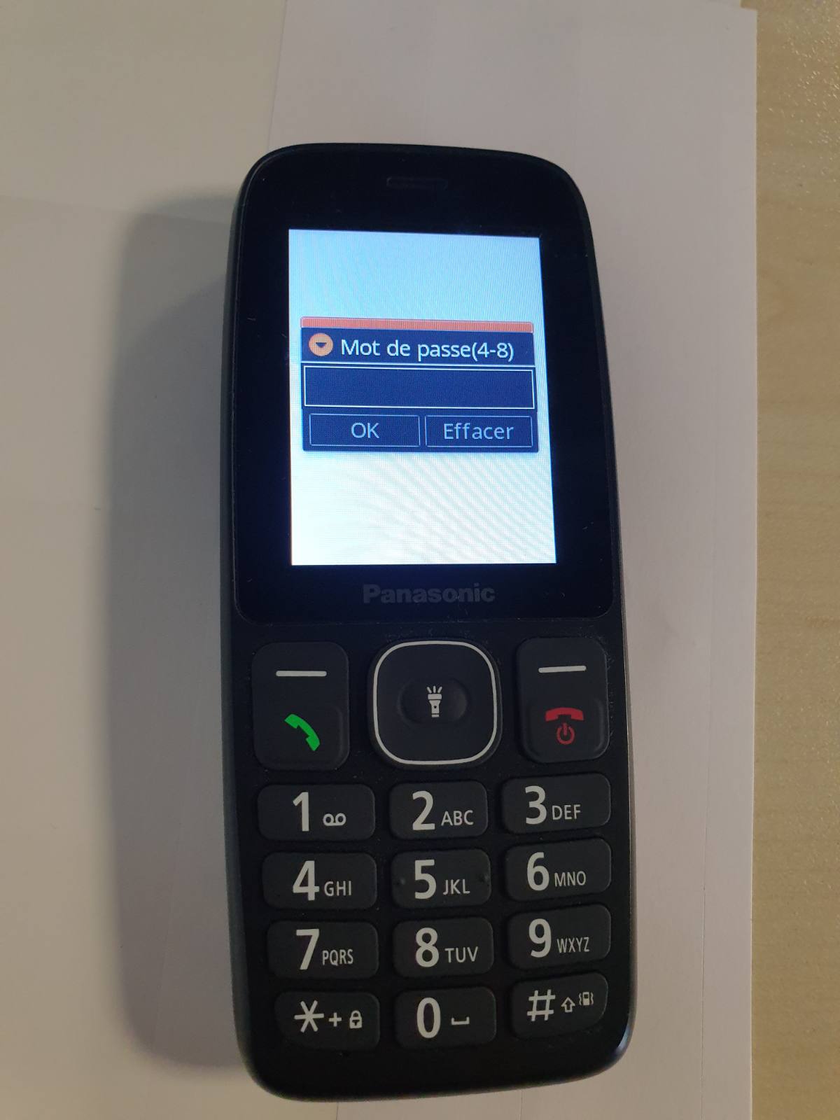 292690 - PANASONIC KX-TF400EXB Telefon 4G, VoLTE, 280 orë në gatishmëri, Ngarkim USB-C, Ekran 2.4 inç, Bluetooth, IP44