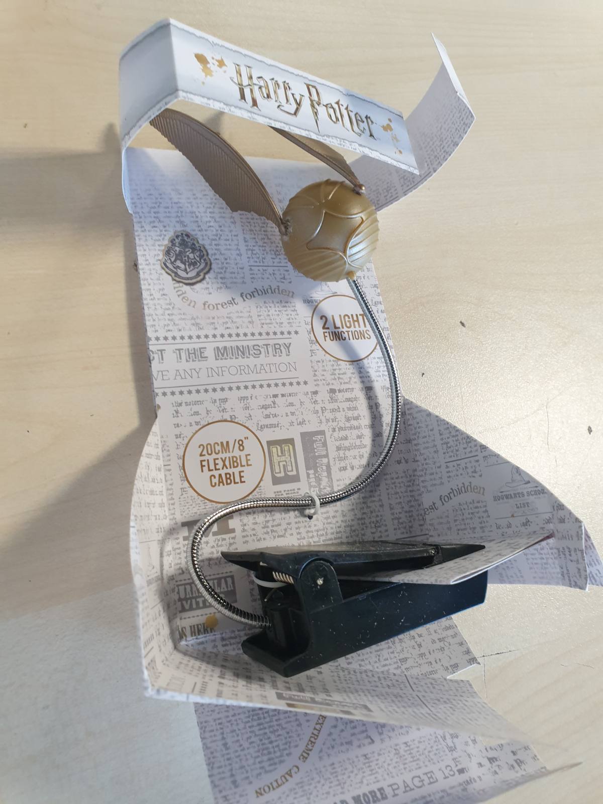 294058 - GOLDEN SNITCH Llambë Leximi me Lumi-Clip - Mall i licencuar zyrtarisht i Harry Potter, funksionon me bateri