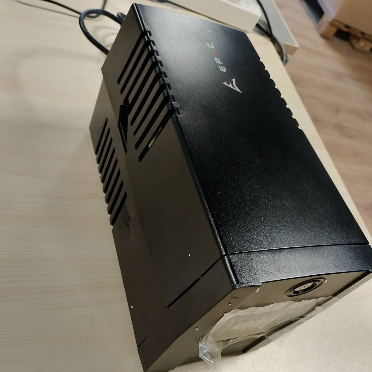 295049 - EPYC® Quantum - UPS për kompjuterë, 1500VA / 900 Watt, Furnizim me energji të pandërprerë për PC, Line Interactive, AVR, 5 dalje (2x Schuko + 3x IEC), Autonomi maksimale, UPS 230V