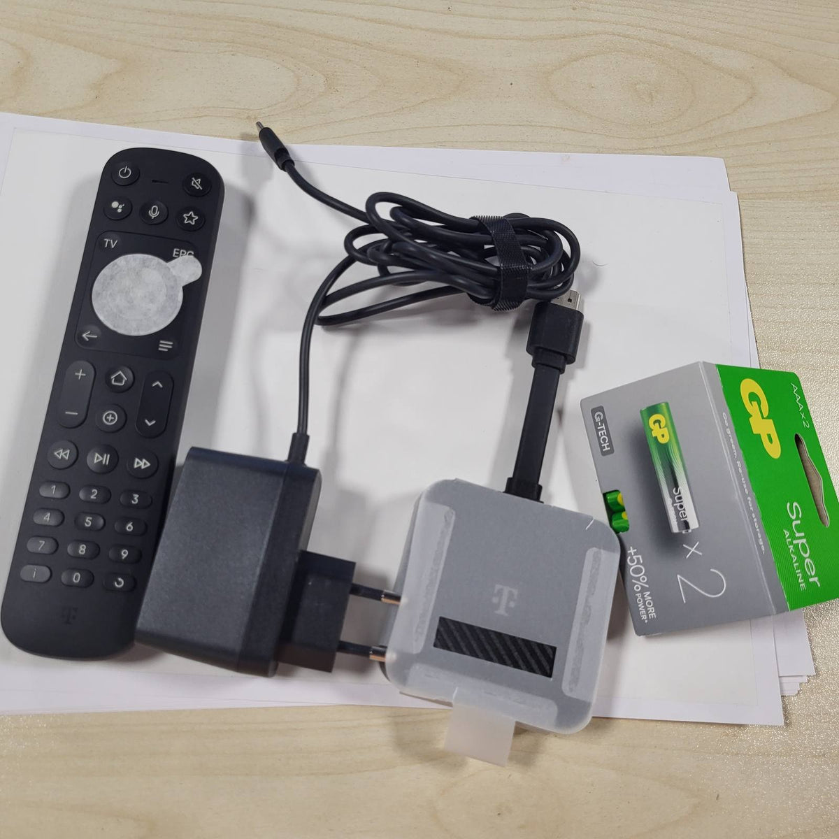 295110 - MAGENTA MagentaTV Stick i Gjeneratës së 2-të, Wi-Fi, 160 kanale HD, 4K UHD, HDR, transmetim i drejtpërdrejtë, shërbime (Netflix, Disney+, RTL+, DAZN, Wow), Google Play Store