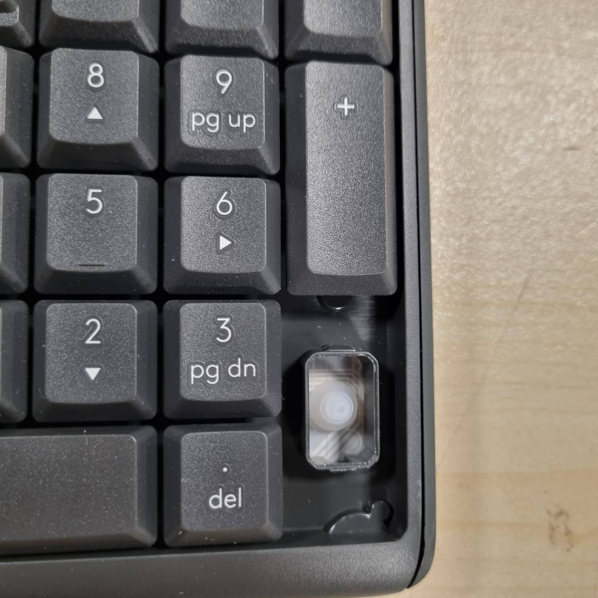 295139 - LOGITECH Kombinim mausi dhe tastiere Mk295 pa tel me teknologjinë SilentTouch, gjurmim optik të përparuar, paraqitje SHBA/ndërkombëtare, tastierë QWERTY - e zezë