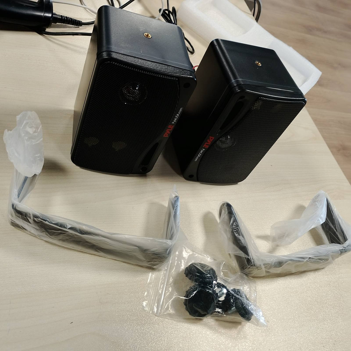 295622 - PYLES Altoparlant i Jashtëm 3.5" Bluetooth 200W – Altoparlantë Stereo 3-kahësh për Përdorim të Brendshëm dhe të Jashtëm, Altoparlantë të papërshkueshëm nga uji