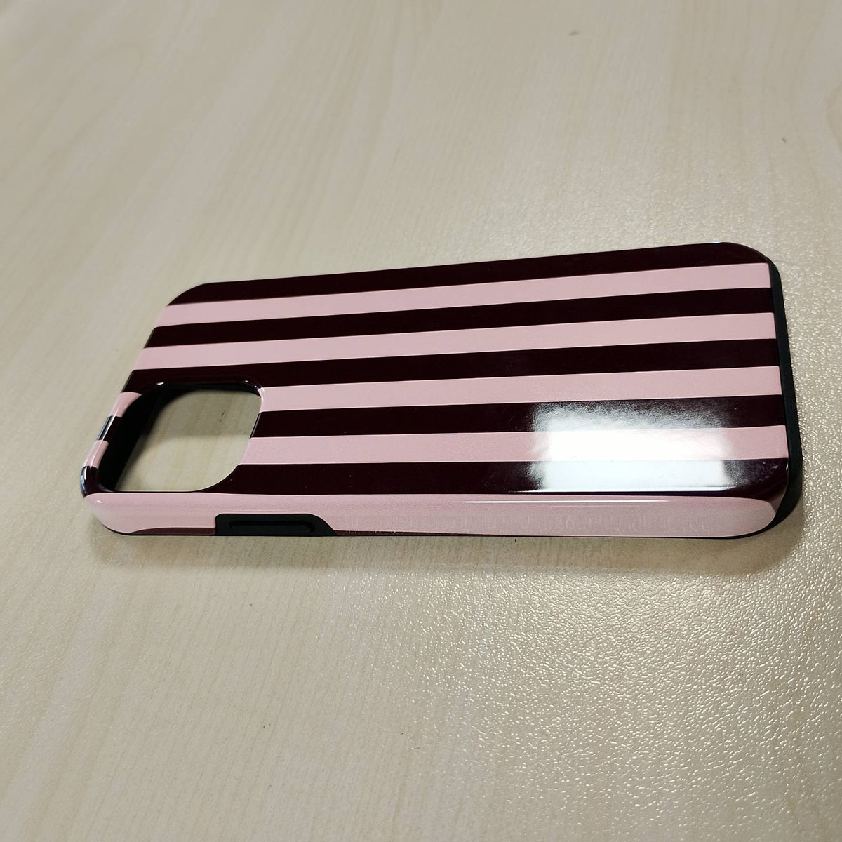 296134 - Mbështjellëse me Vija Rozë dhe Bordo për iPhone 12/12 Pro
