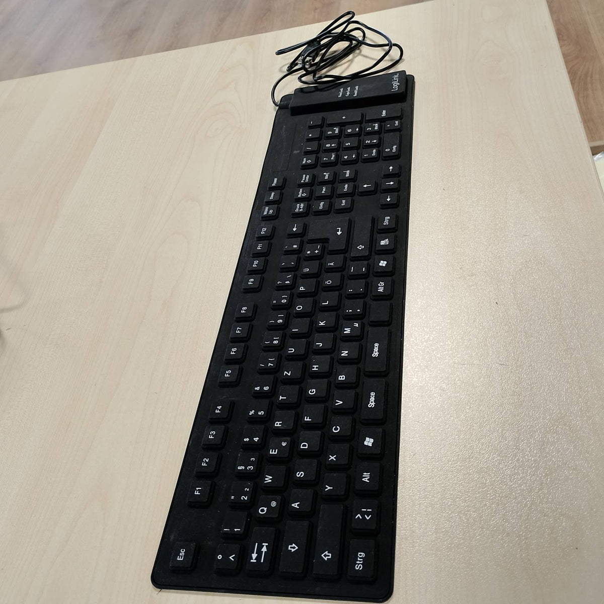 296279 - LOGILINK Tastierë fleksibile dhe e papërshkueshme nga uji (QWERTZ) me 109 taste, me adaptor USB-PS/2, Ngjyra: E zezë