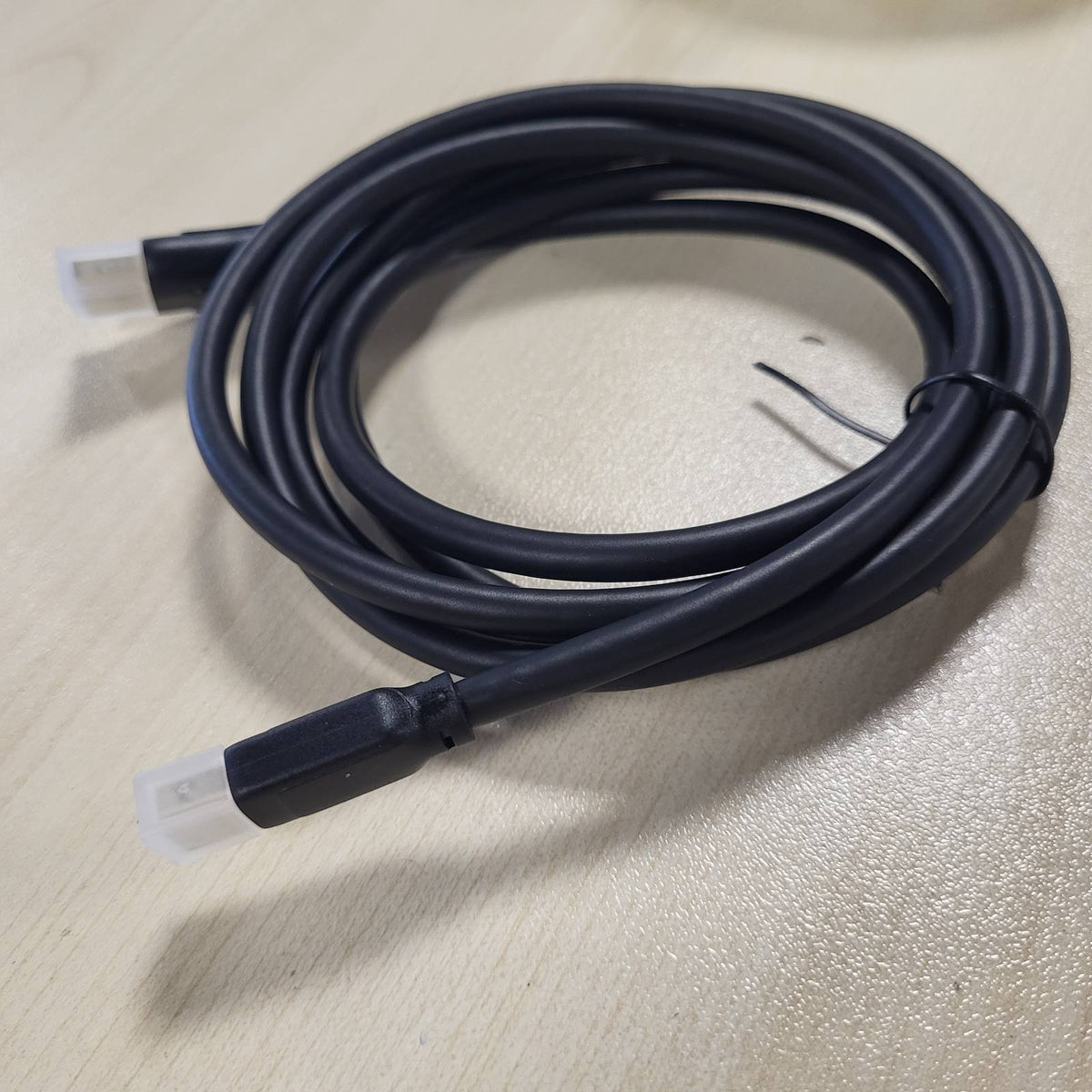 296397 - Amazon Basics Kabllo Mini DisplayPort në DisplayPort, 1.8 m, e zezë