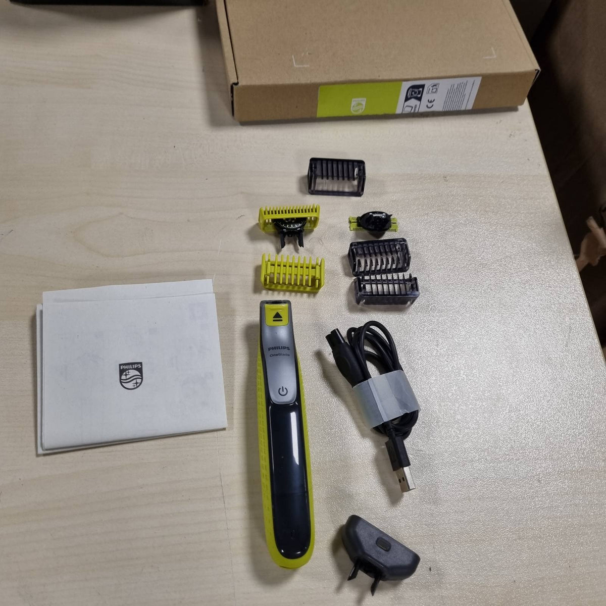 296614 - PHILIPS Makinë autentike për shkurtimin elektrik të mjekrës dhe fytyrës OneBlade 360, 3 tehe 360, 4 krehër për qime (1, 2, 3, 5 mm), QP2834/31
