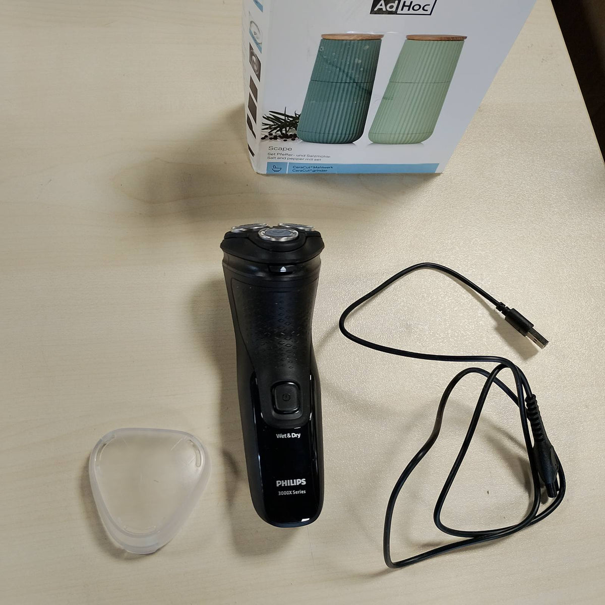 296619 - PHILIPS Shaver Series 3000X, Makinë rroje elektrike për burra, e zezë, rroje e lagësht dhe e thatë, me teknologji SkinProtect, prerës mjekre që hapet (Modeli X3001/00).