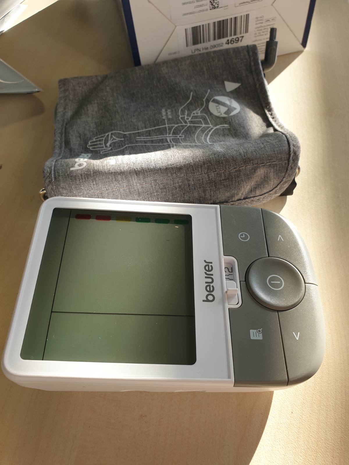 296699 - BEURER Monitor tensioni i gjakut BM 53, për krahun e sipërm, i validuar klinikisht, zbulim i AF, transferim të dhënash në Apple Health, gri-i bardhë