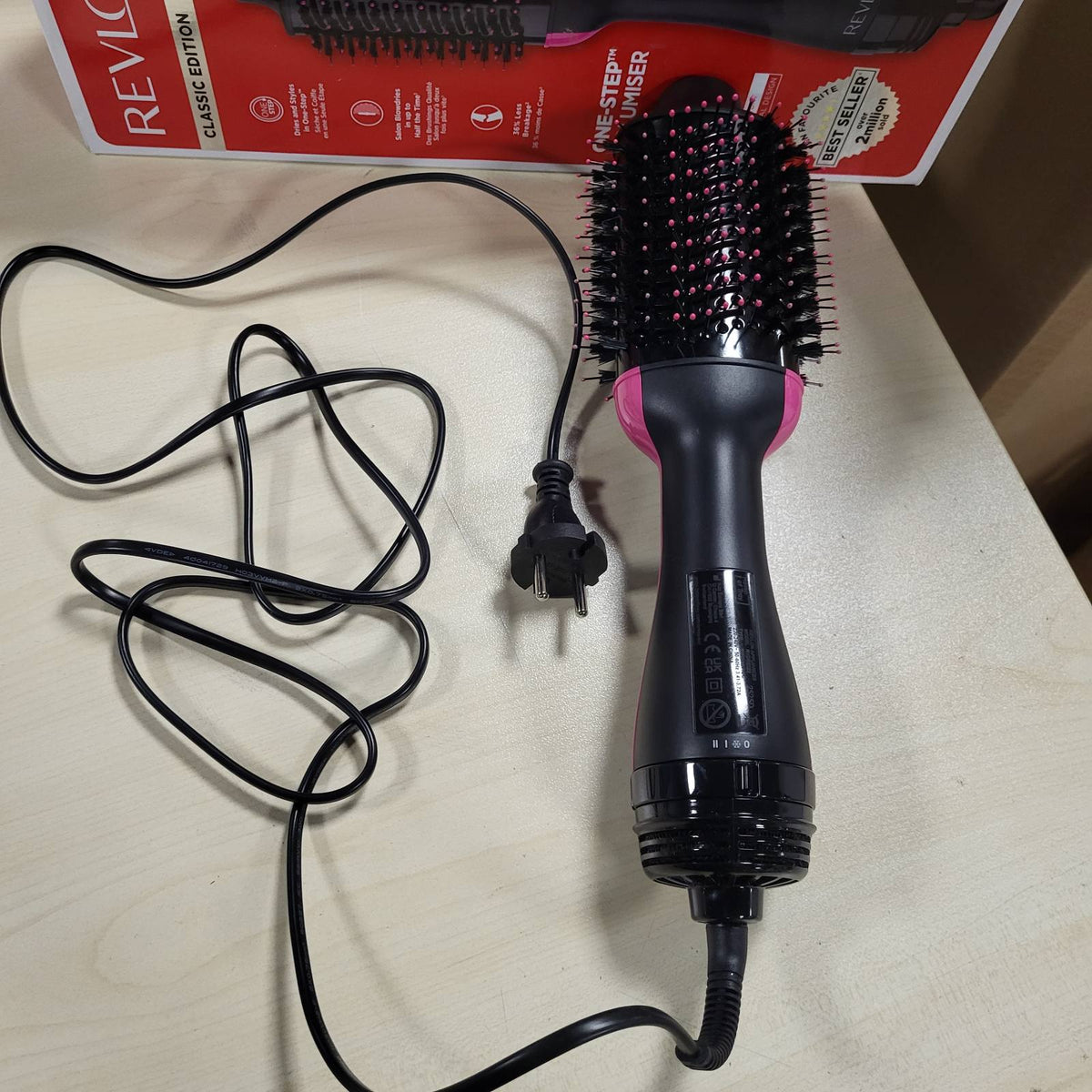 296746 - REVLON - Tharëse flokësh me një hap dhe vëllimues - me krehër ndarës