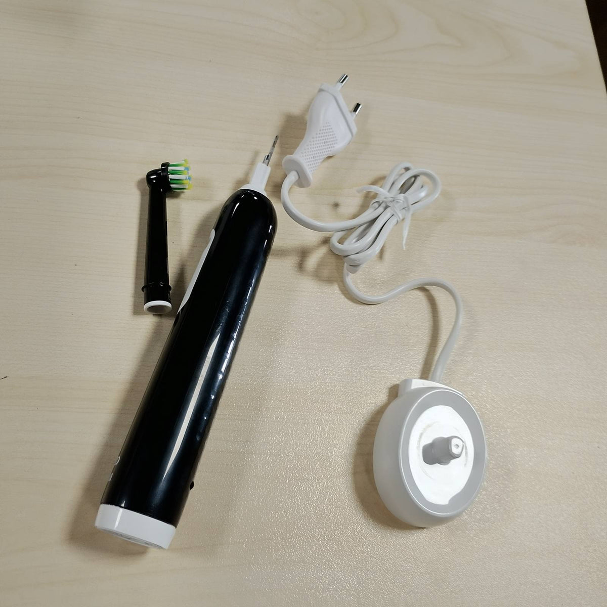 296828 - ORAL-B Furçë dhëmbësh elektrike e rikarikueshme Pro Series 1, e zezë, me 1 kokë zëvendësuese