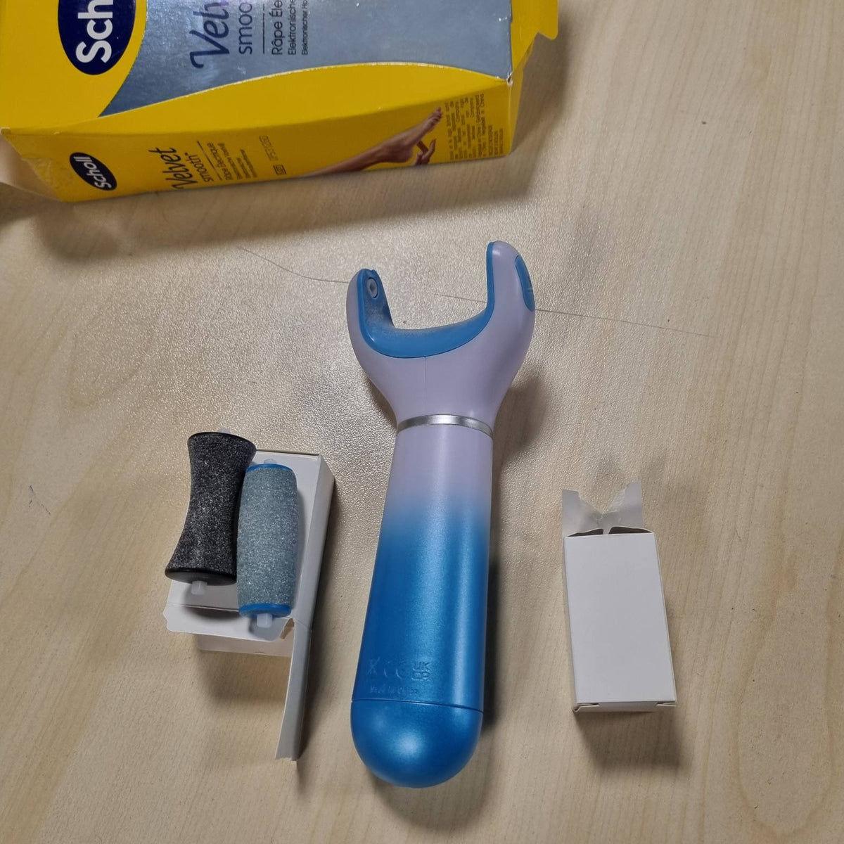 297086 - SCHOLL Velvet Smooth Express Pedi, limë elektrike blu për këmbë me kristale diamanti