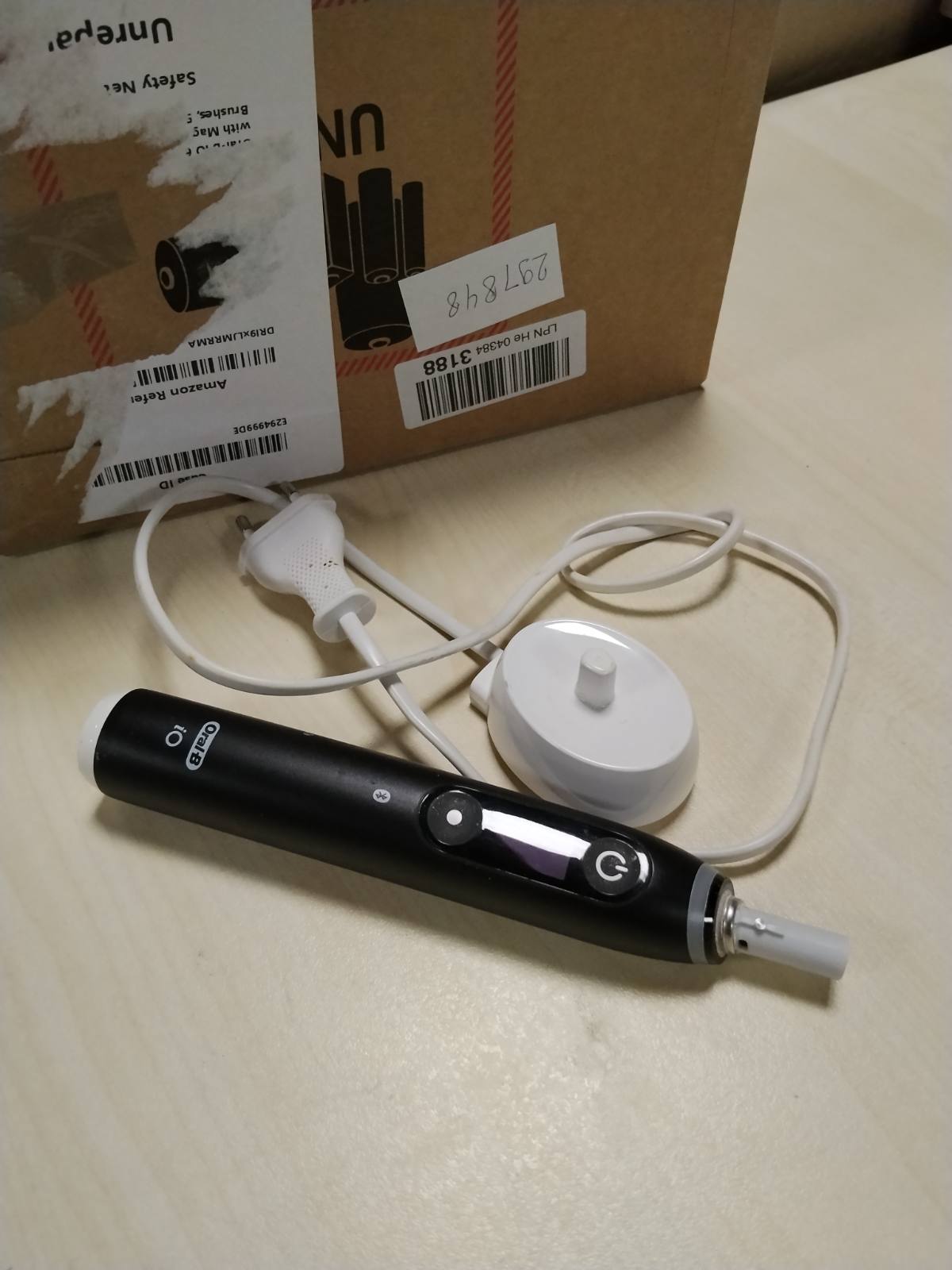 297848 - ORAL-B Furçë dhëmbësh elektrike iO Series 6 Plus Edition, 3 koka furçe, 5 mënyra pastrimi, Çantë udhëtimi, e projektuar nga Braun, e zezë