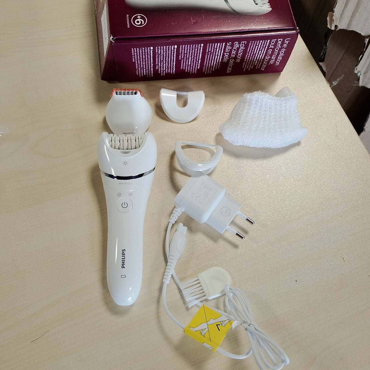 297941 - PHILIPS Seria 8000 depilator BRE715/00 për femra, 6 në 1, për trup, fytyrë, këmbë dhe bikini, përdorim i lagësht ose i thatë, kokë qeramike, e bardhë