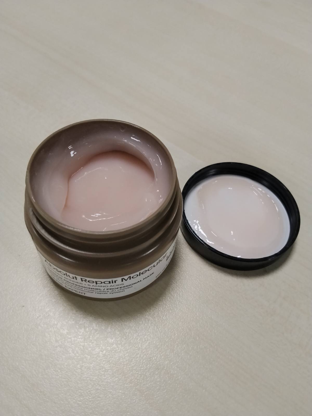 298277 - L'OREAL PROFESSIONNEL Maska Riparuese Molekulare Absolut Repair, 150 ml, riparon 2 vjet dëmtime në një aplikim, fuqi +94%, butësi +85%.
