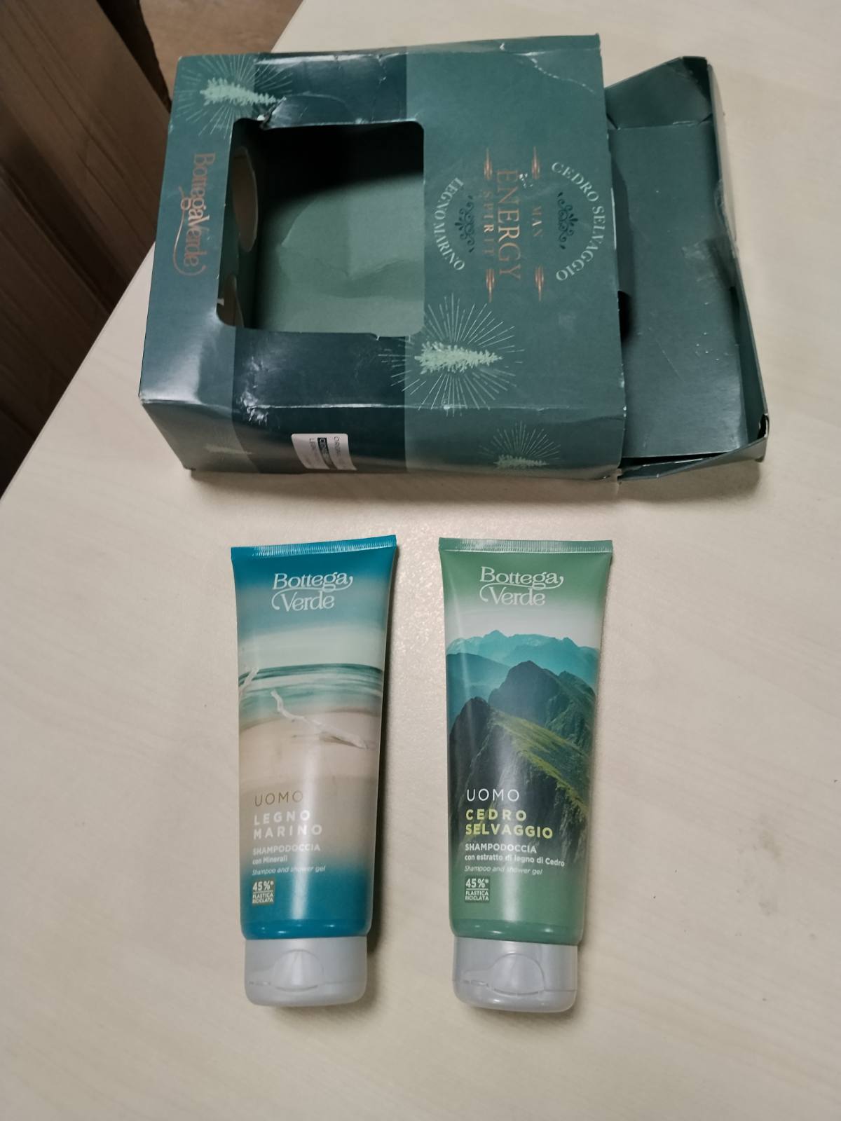 298591 - BOTTEGA VERDE - Set Dhuratash për Burra, Shampo Dushi me Dru Deti 200 ml dhe Shampo Dushi me Kedër të Egër 200 ml, Aromë Erëzash, Druri dhe Agrumesh