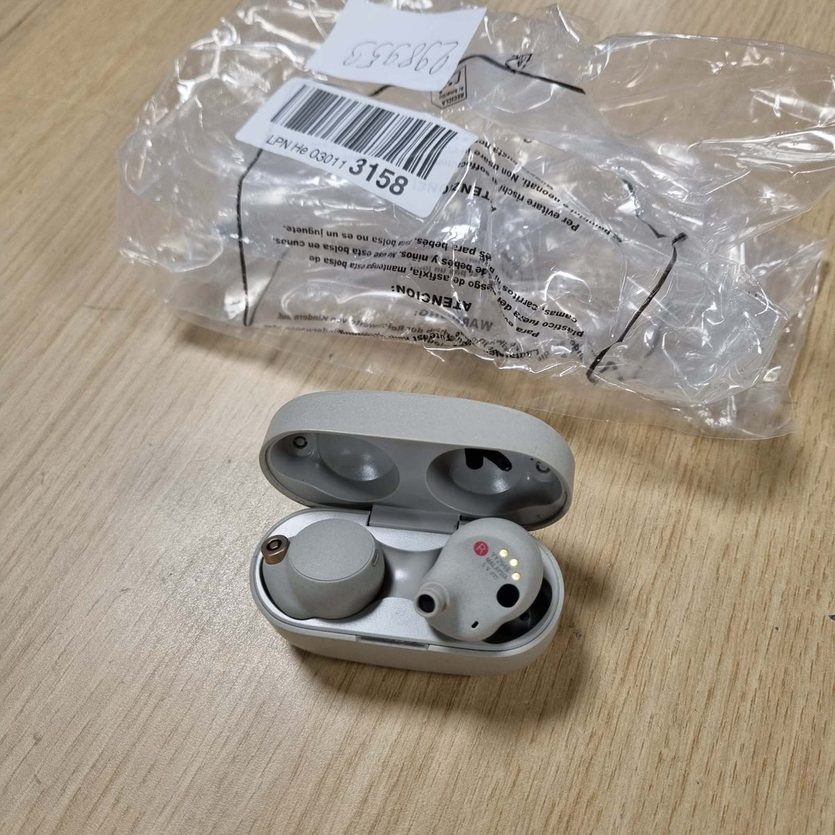 298953 - SONY Kufje Bluetooth WF-1000XM4, Anulim Zhurme, Jetëgjatësi Baterie deri në 24 orë, Kuti Karikimi, Lidhje Bluetooth me shumë pika, Alexa dhe Asistent Google të integruar, Ngjyrë: Argjend