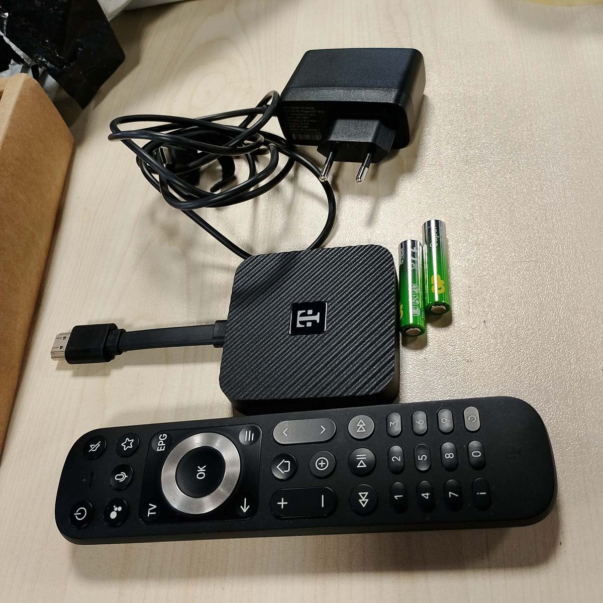 299128 - MAGENTATV MagentaTV Stick i Gjeneratës së 2-të | TV dhe Transmetim nëpërmjet Wi-Fi | 160 kanale HD, 4K UHD, HDR, transmetim i drejtpërdrejtë dhe me ndryshim kohe