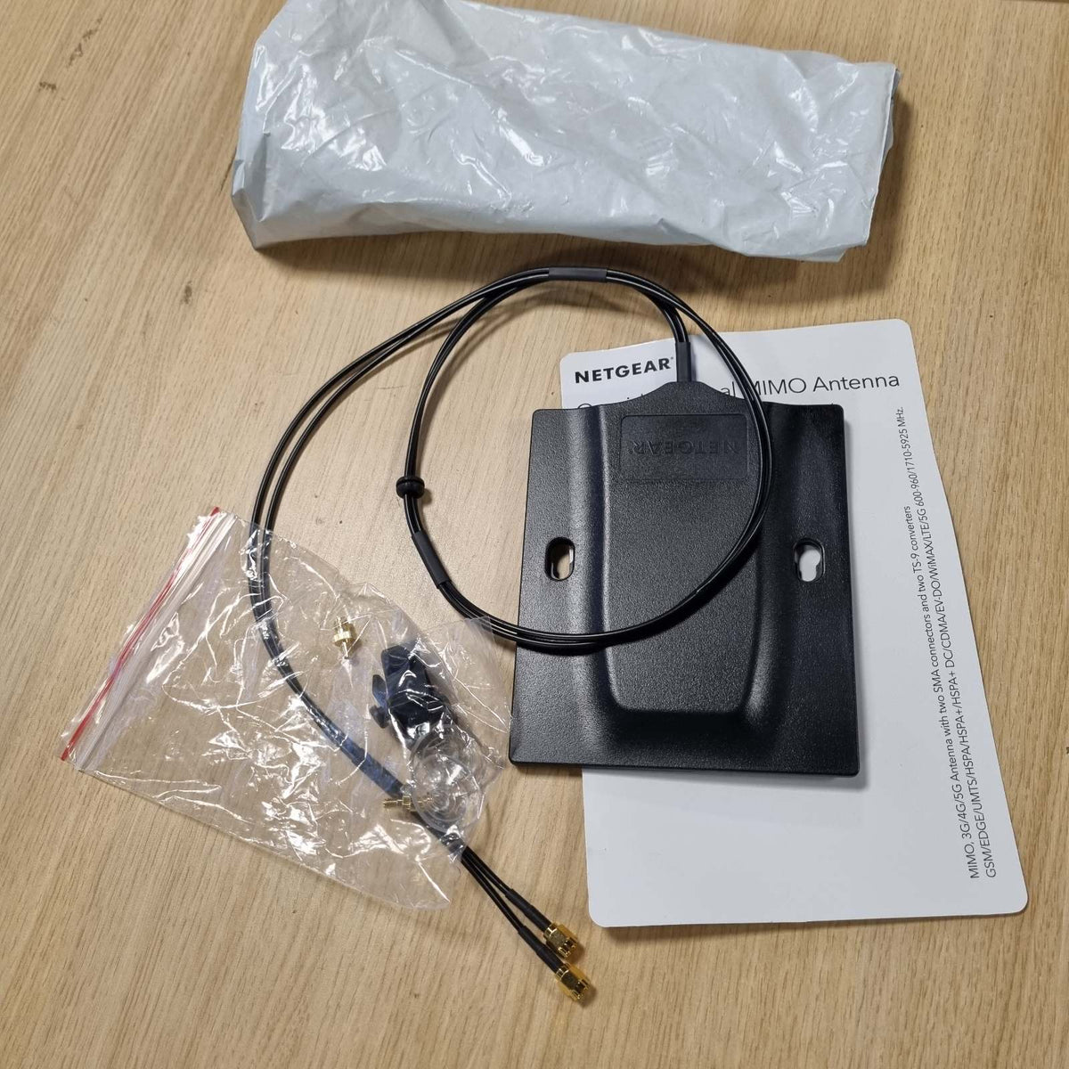 299206 - NETGEAR Antenë e jashtme 6000451 5G MIMO SMA/TS9 (deri në 2.5 dBi fitim sinjali për pikat e nxehta mobile 5G/4G dhe ruterët LTE, gjatësi kablli 100 cm me 2 lidhës TS-9 ose SMA)