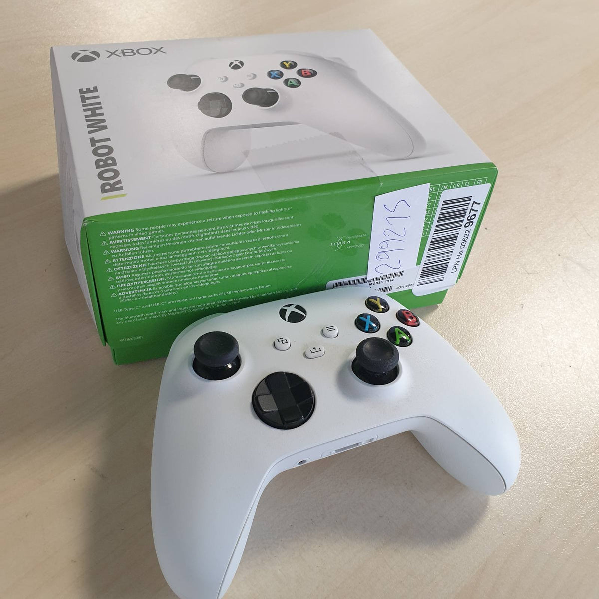 299215 - XBOX - Kontrolluesi pa tel - Robot i bardhë