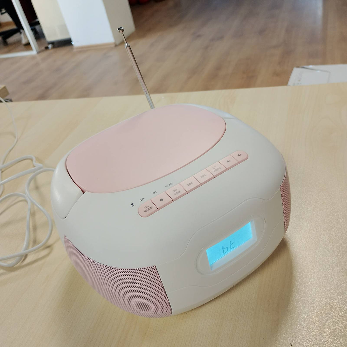 299333 - MOOOV Radio/CD 477185 me Bluetooth FM Portativ, MP3 Player Stereo Boombox me USB, AUX-in, Micro-SD dhe hyrje për kufje, Ekran LCD, energji elektrike ose me bateri, ngjyrë rozë