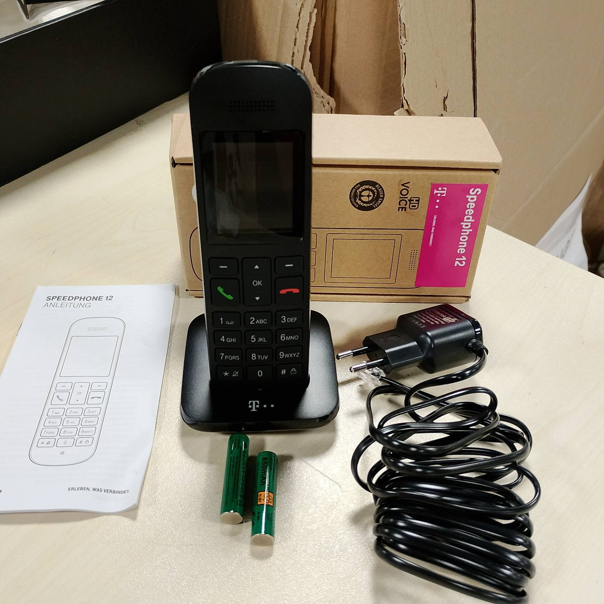 299432 - TELEKOM Telefon fiks pa tel Speedphone 12, ekran me ngjyra, HD Voice, DECT, për ruterët Telekom Speedport Smart & Pro, rrezatim të ulët