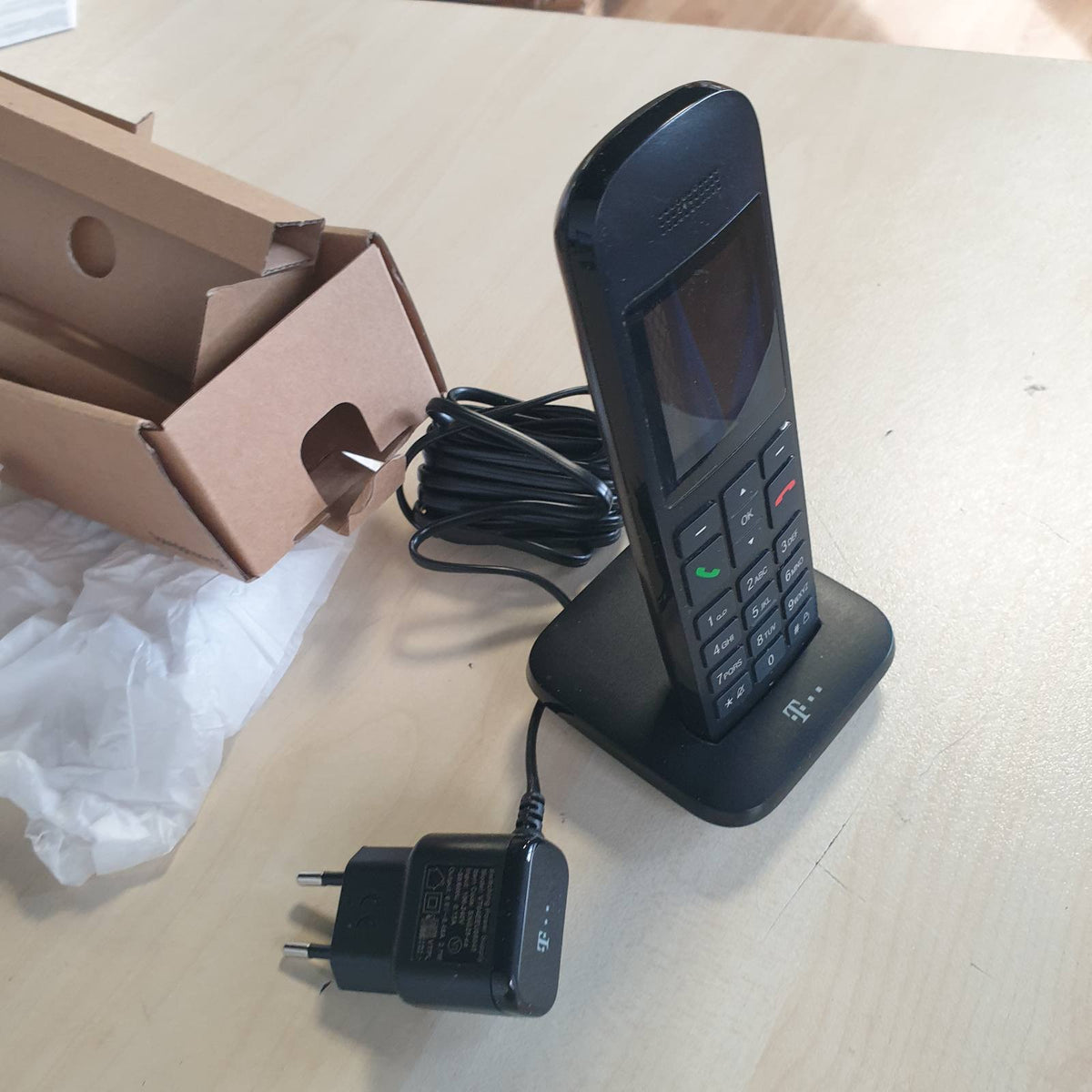 299460 - TELEKOM Telefon fiks pa tel Speedphone 12 me ekran me ngjyra | HD Voice për tingull të pasur duke përfshirë thirrje pa duar | Telefon DECT për ruterët Telekom Speedport Smart & Pro | Telefon IP me rrezatim të ulët
