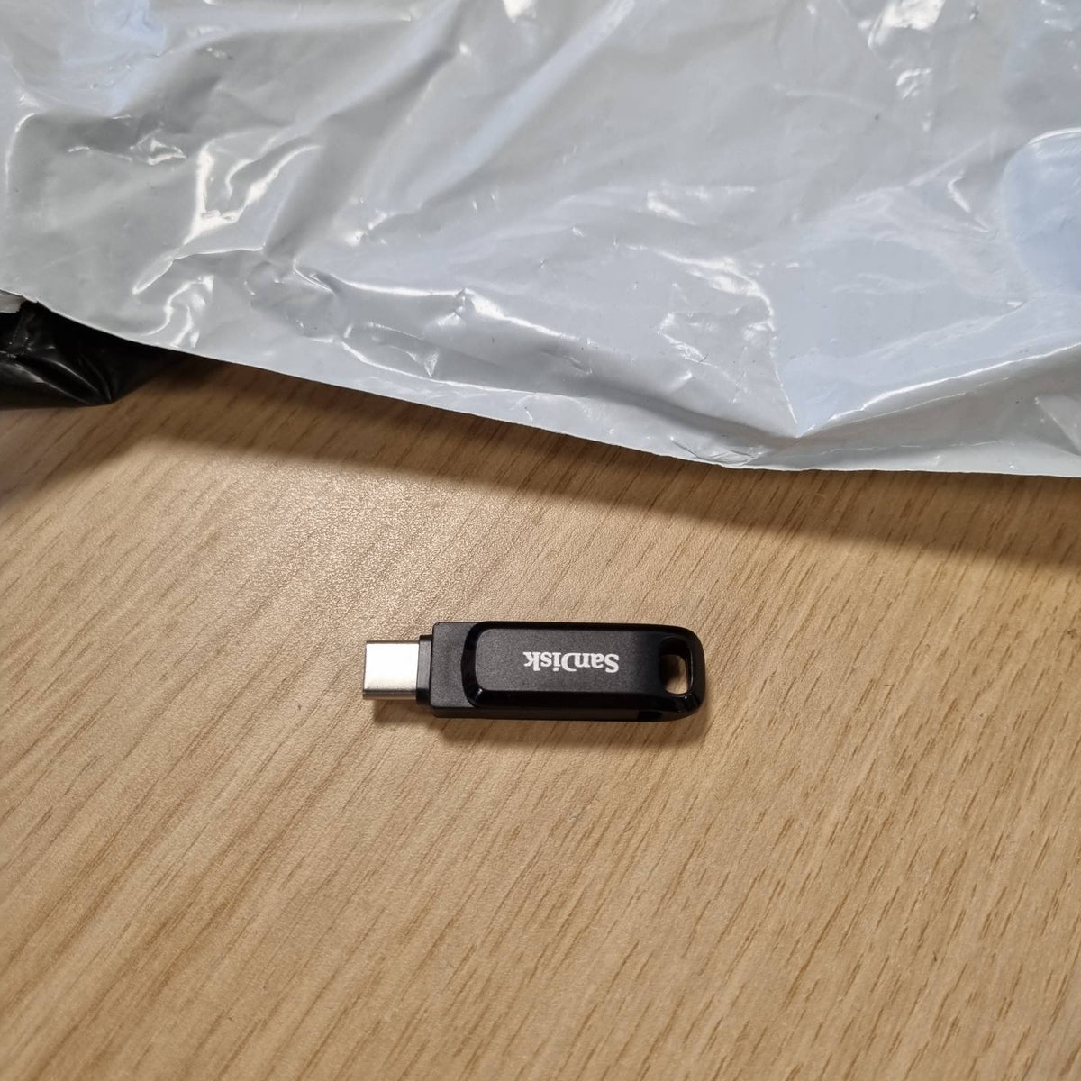 299475 - SANDISK ULTRA DUAL DRIVE GO 256 GB USB TYPE-C & TYPE-A, RUJTJE PËR SMARTPHONE ANDROID, LIDHJE USB TYPE-C & TYPE-A, LEXIM 400 MB/S, E ZEZË