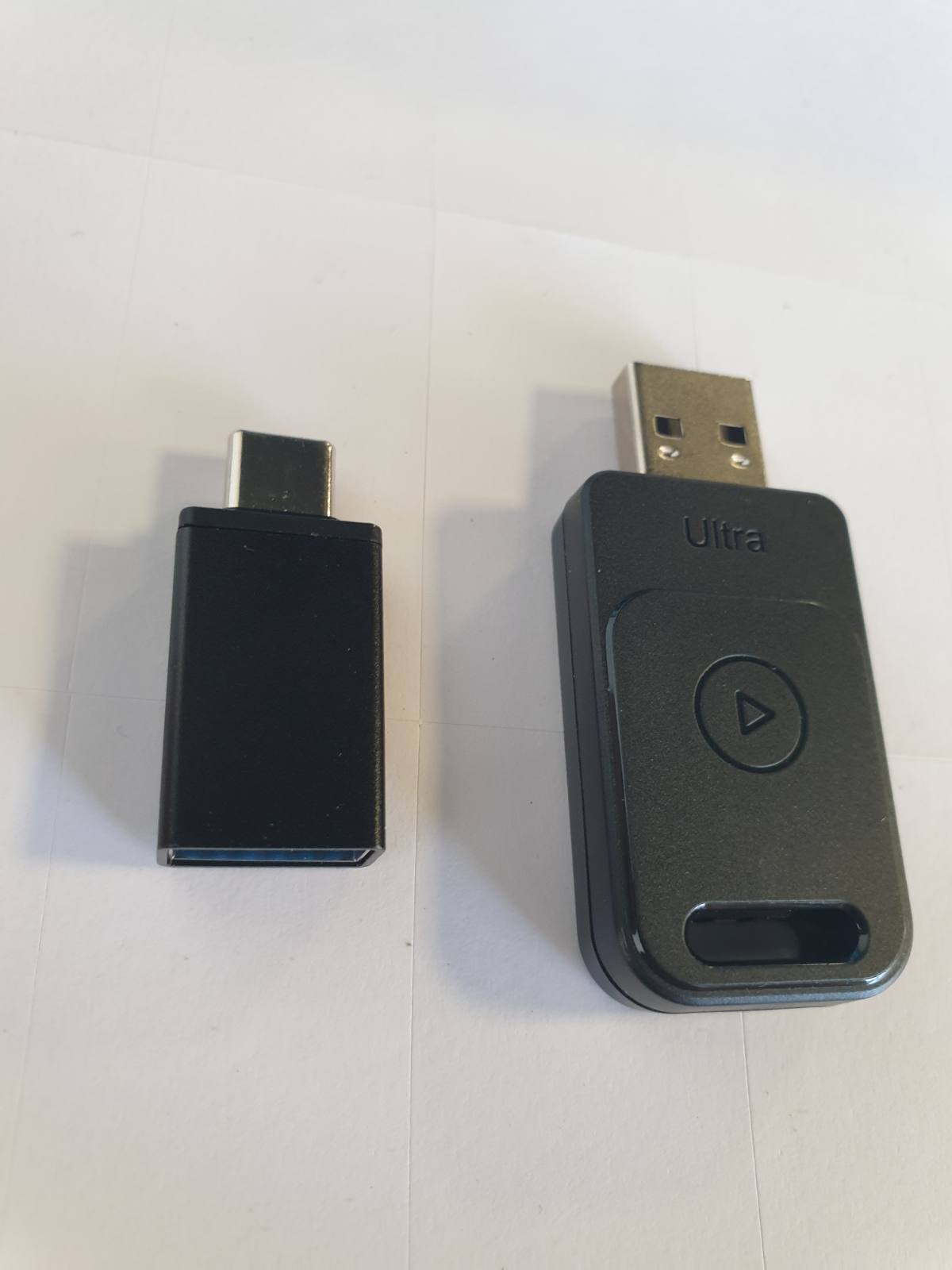 299511 - CLEVITON Adaptues pa tel për Apple CarPlay, 3 lidhje, Plug & Play, Dongle pa tel 2026 Mini CarPlay, USB A/C, i zi
