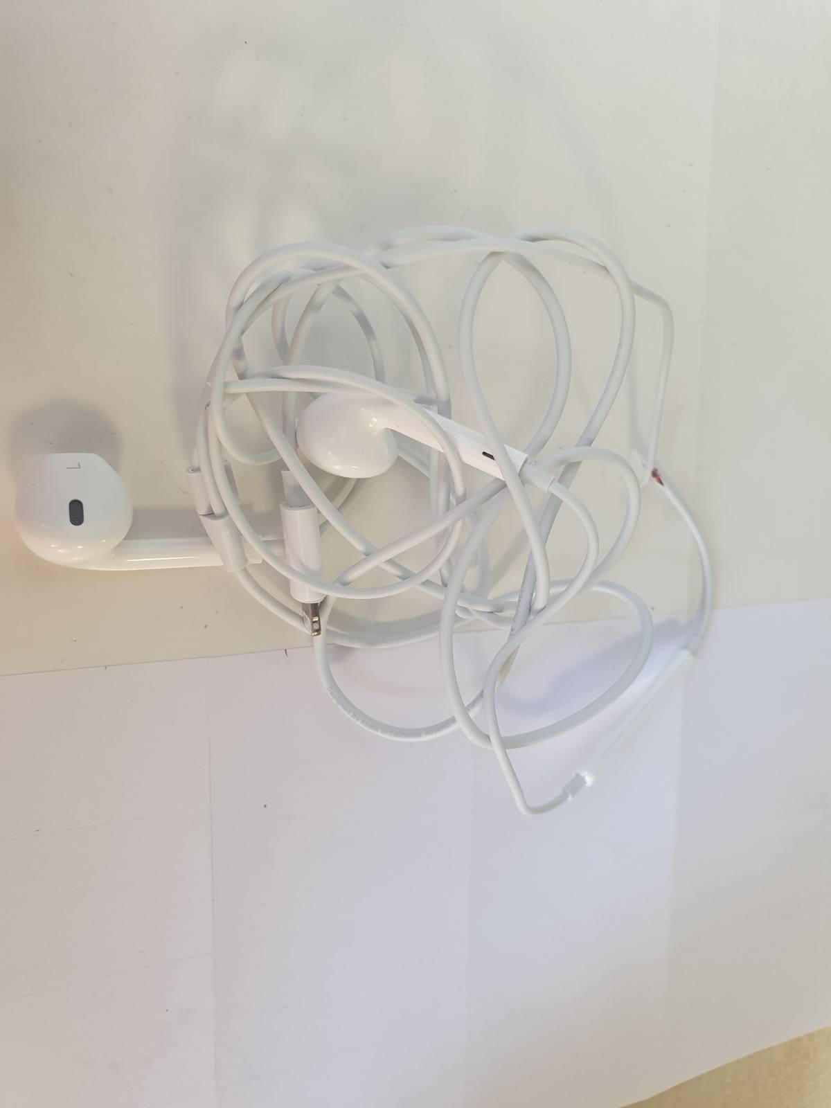 299747 - APPLE Kufje EarPods me lidhës Lightning