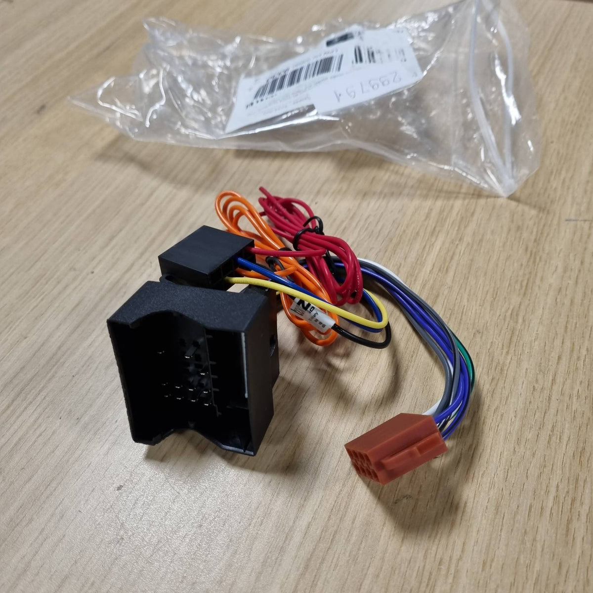 299791 - TOMZZ AUDIO Kabllo Adaptori Radioje 7034-003 i Përputhshëm me Mercedes nga viti 2004 e tutje Quadlock në Standardin ISO 16 Pinësh