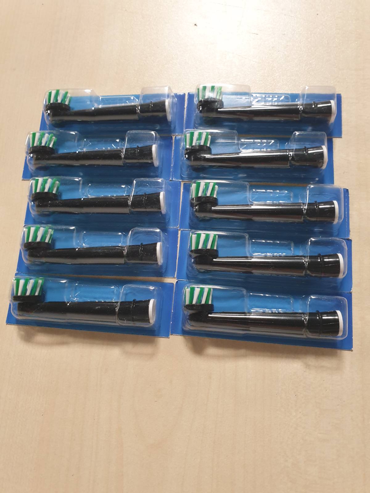 300573 - KOKA FURÇASH ZËVENDËSUSE ORAL-B PRO CROSSACTION, të Zeza, 10 copë