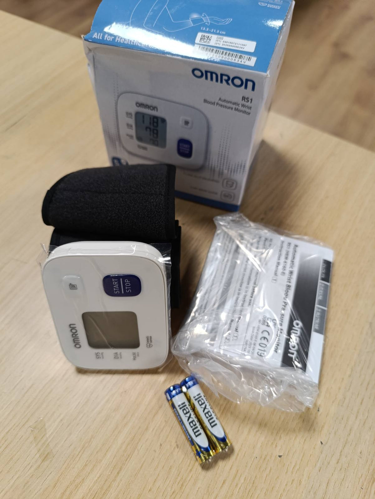 300634 - OMRON Monitor dixhital i tensionit të gjakut për kyçin e dorës RS1, i validuar klinikisht