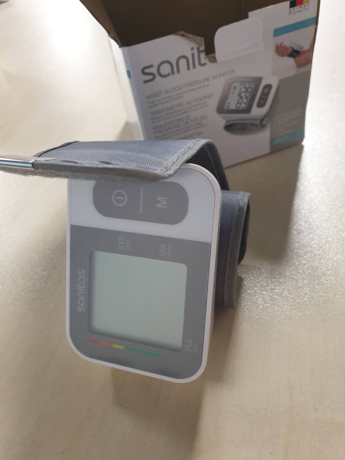 300760 - SANITAS Monitor i tensionit të gjakut SBC 15, Matje automatike e tensionit të gjakut dhe pulsit, Funksion paralajmërues për aritmi