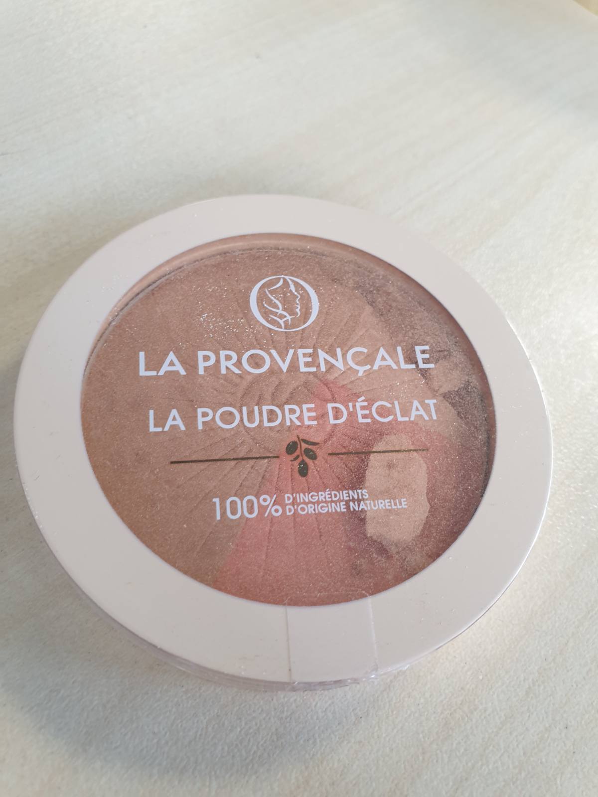 301060 - LA PROVENCAL Pudër për Shkëlqim të Artë të Menjëhershëm, 3 në 1, pudër bronzuese, skuqëse, highlighter, me squalan ulliri dhe pigmente minerale.
