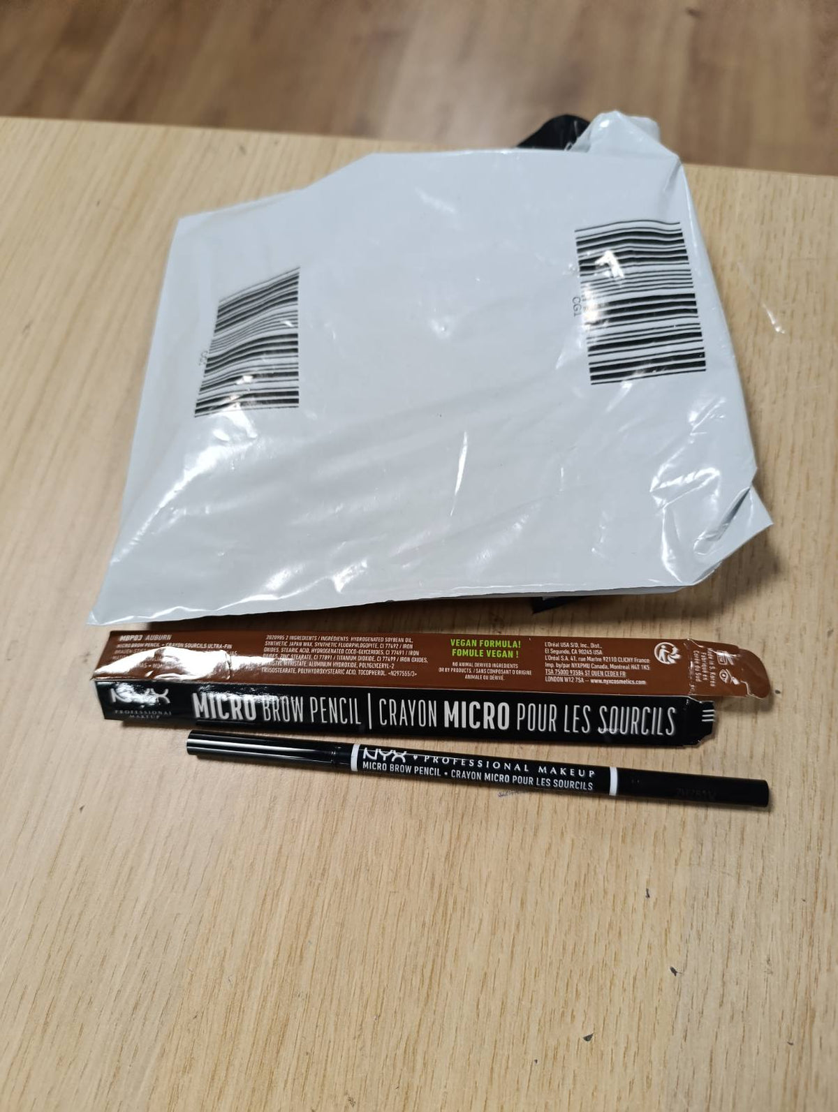 301233 - NYX PROFESSIONAL MAKEUP Micro Brow Pencil, Laps Ultra i Hollë me Dy Maja, Majë të Tërheqshme, Ngjyra: Auburn (03)