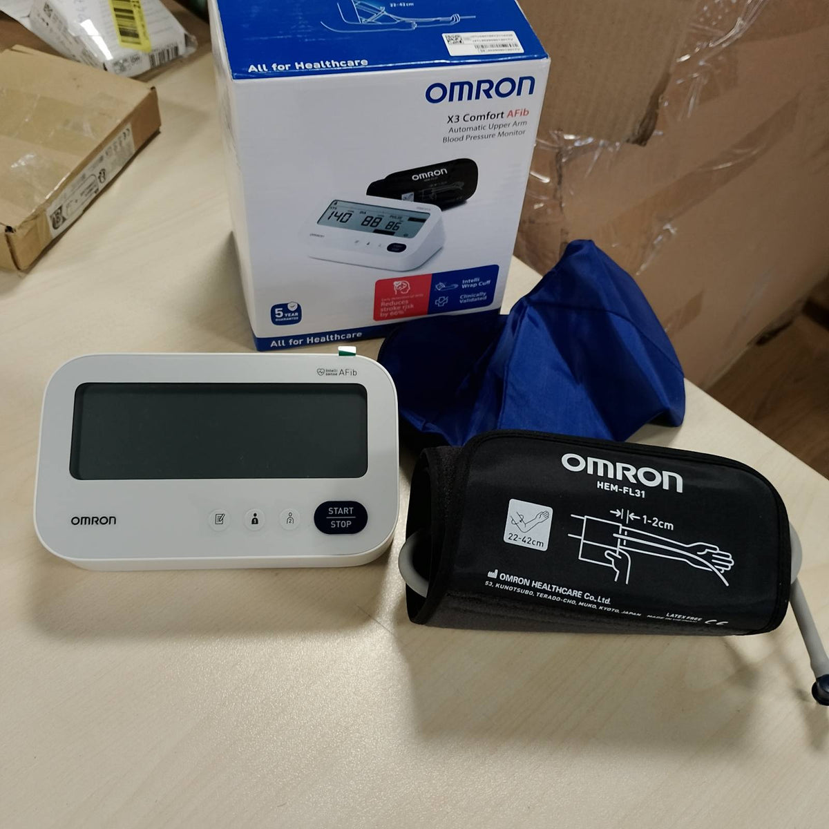 301720 - OMRON X3 Comfort AFib Monitorues i presionit të gjakut për krahun e sipërm me zbulim të AFib