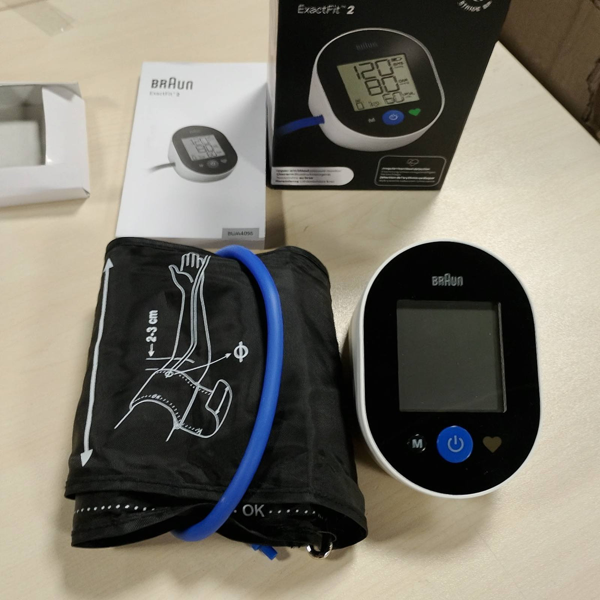 301928 - BRAUN Monitor tensioni i gjakut ExactFit™ 2 | Saktësi e provuar klinikisht | Ekran me kod ngjyrash | Manshetë universale | BUA4050