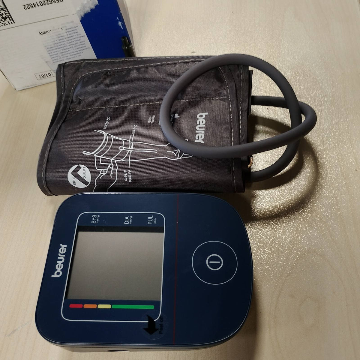 302141 - BEURER Monitor tensioni i gjakut BM 25 për krahun e sipërm, funksionim i thjeshtë me një buton, matje e saktë, zbulim i aritmisë, me port USB-C, manshetë, transferim të dhënash në Apple Health dhe aplikacione të ngjashme, blu