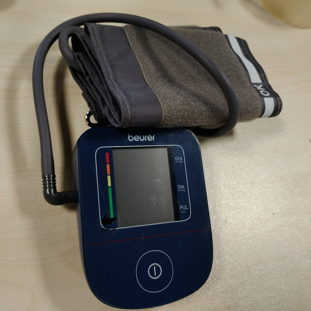 302142 - BEURER Monitor tensioni i gjakut BM 25 për krahun e sipërm, funksionim i thjeshtë me një buton, matje e saktë, zbulim i aritmisë, me port USB-C, manshetë, transferim të dhënash në Apple Health dhe aplikacione të ngjashme, blu