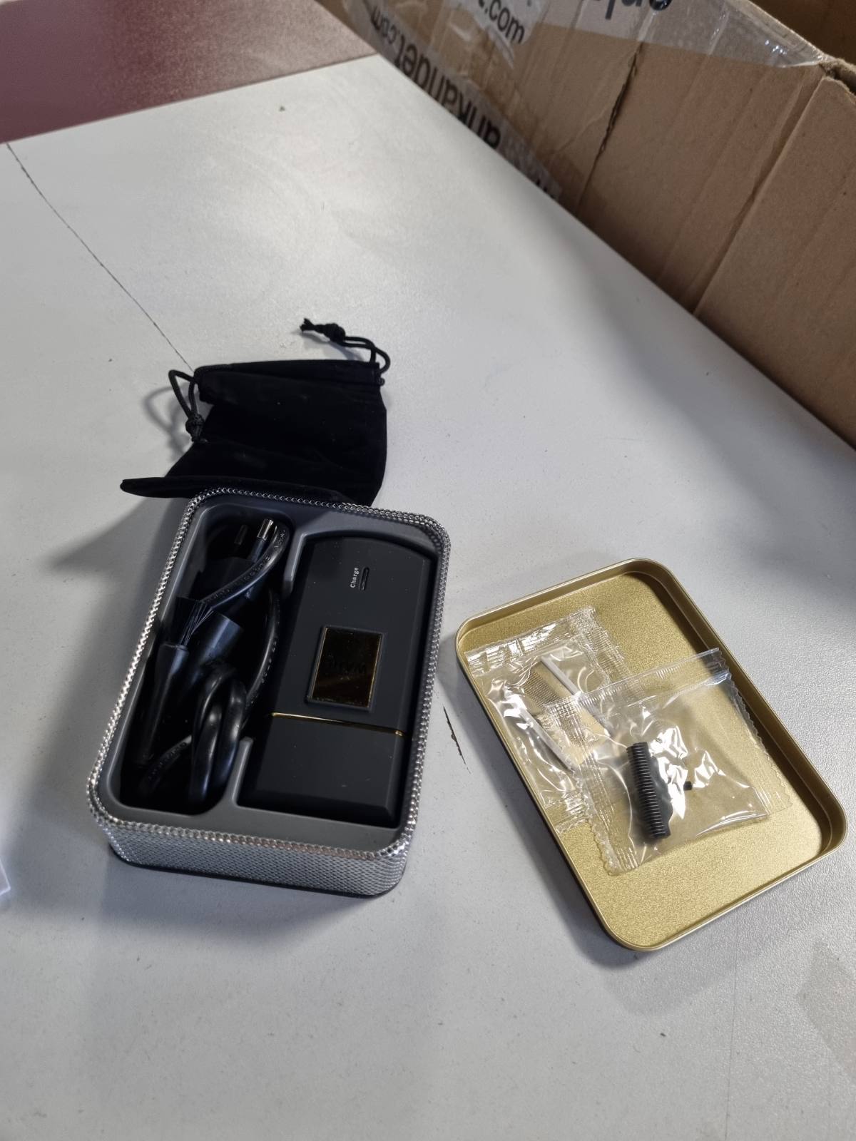 302172 - WAHL Rrojtore Travel Edition Gold - Rrojtore elektrike pa tel dhe e rikarikueshme për burra, për prerjen e flokëve dhe mjekrës, kompakte dhe e lëvizshme